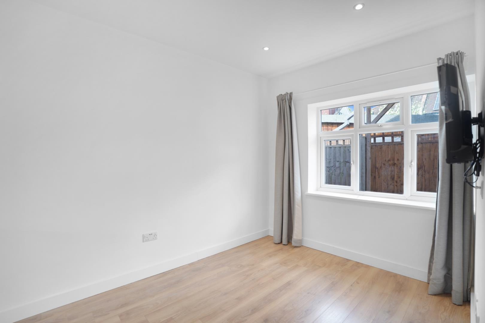 Property Image f33a2d15-39ef-4358-b985-143c5b7223f9