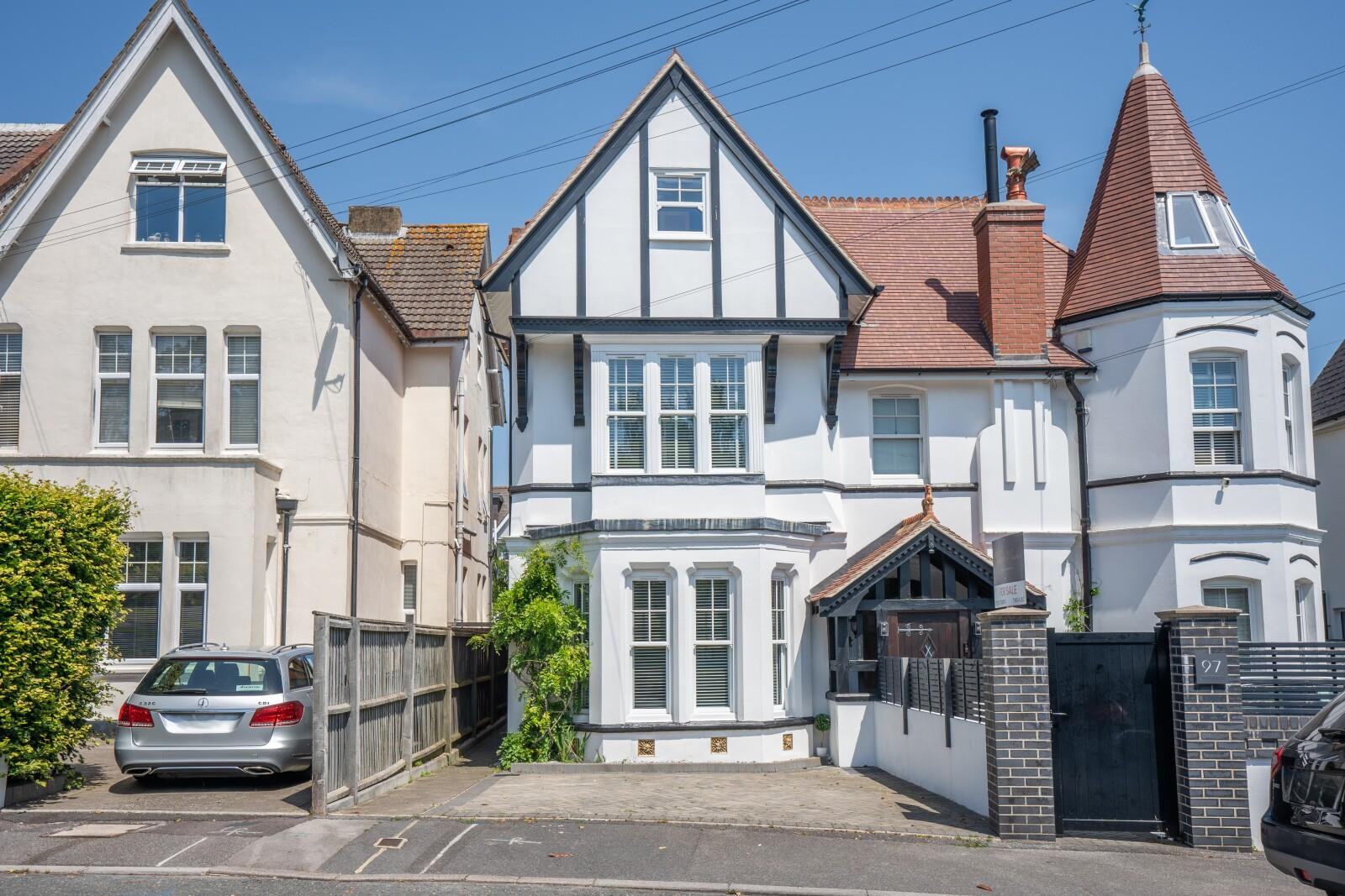 Property Image f3447cb9-da29-47c1-8b3d-3435b57eab96