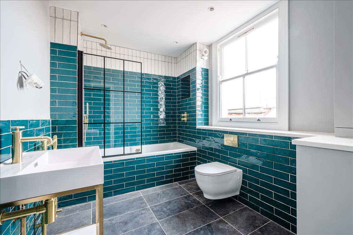 A rare opportunity to acquire a mixed-use freehold investment in the heart of Lower Clapton, positioned on Chatsworth Road, an increasingly sought-after high street known for its independent businesses.