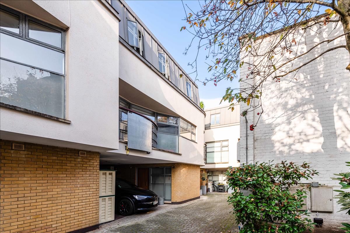 Mews house, triplex apartment for sale, Angel, N1