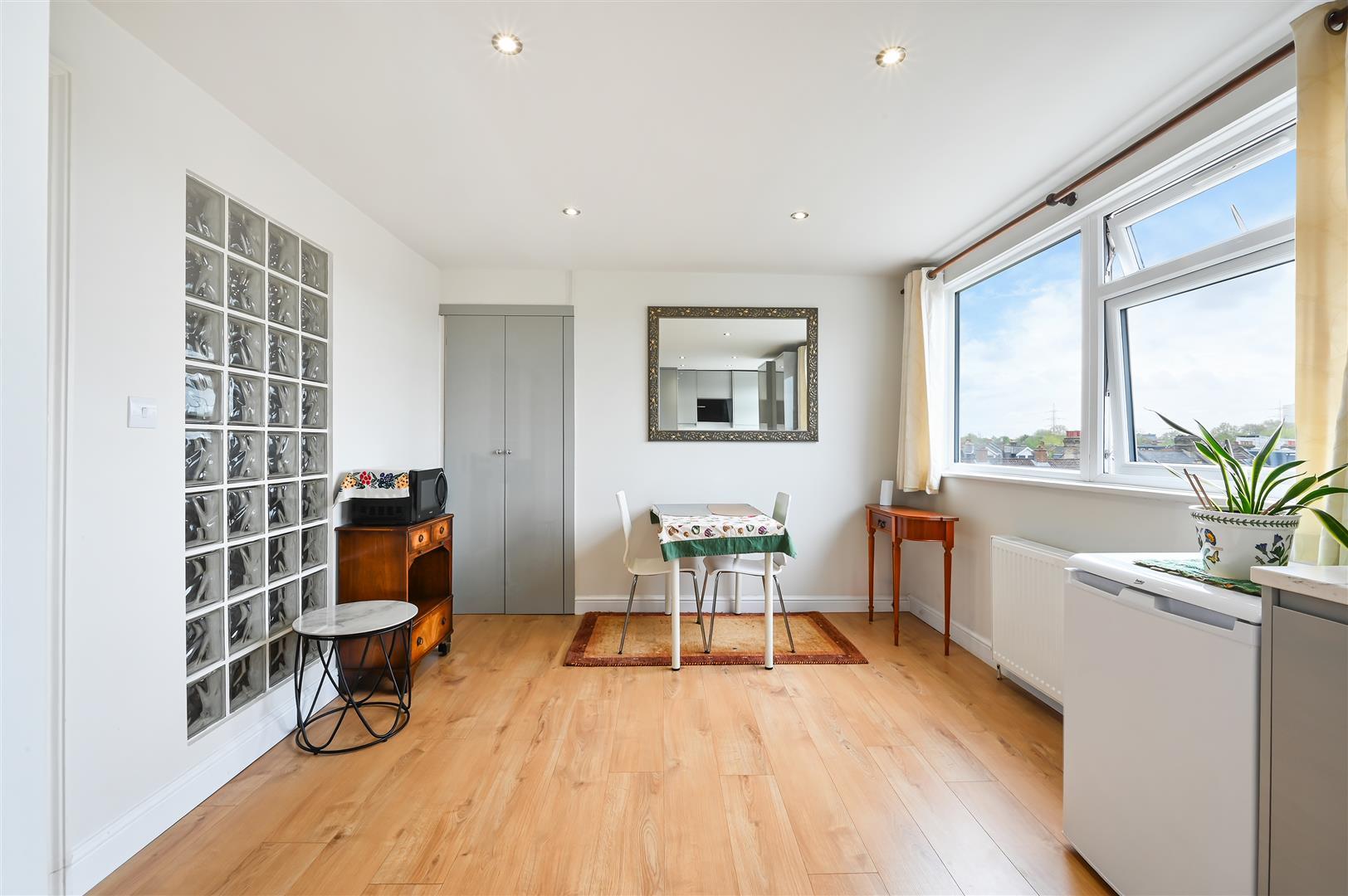 Property Image f45045a7-adf5-4b70-ac19-89fb25c2fd8e