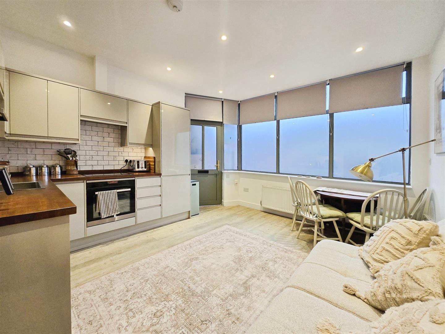 Property Image f4872758-a3f2-409b-9498-c3eafbb36d3e