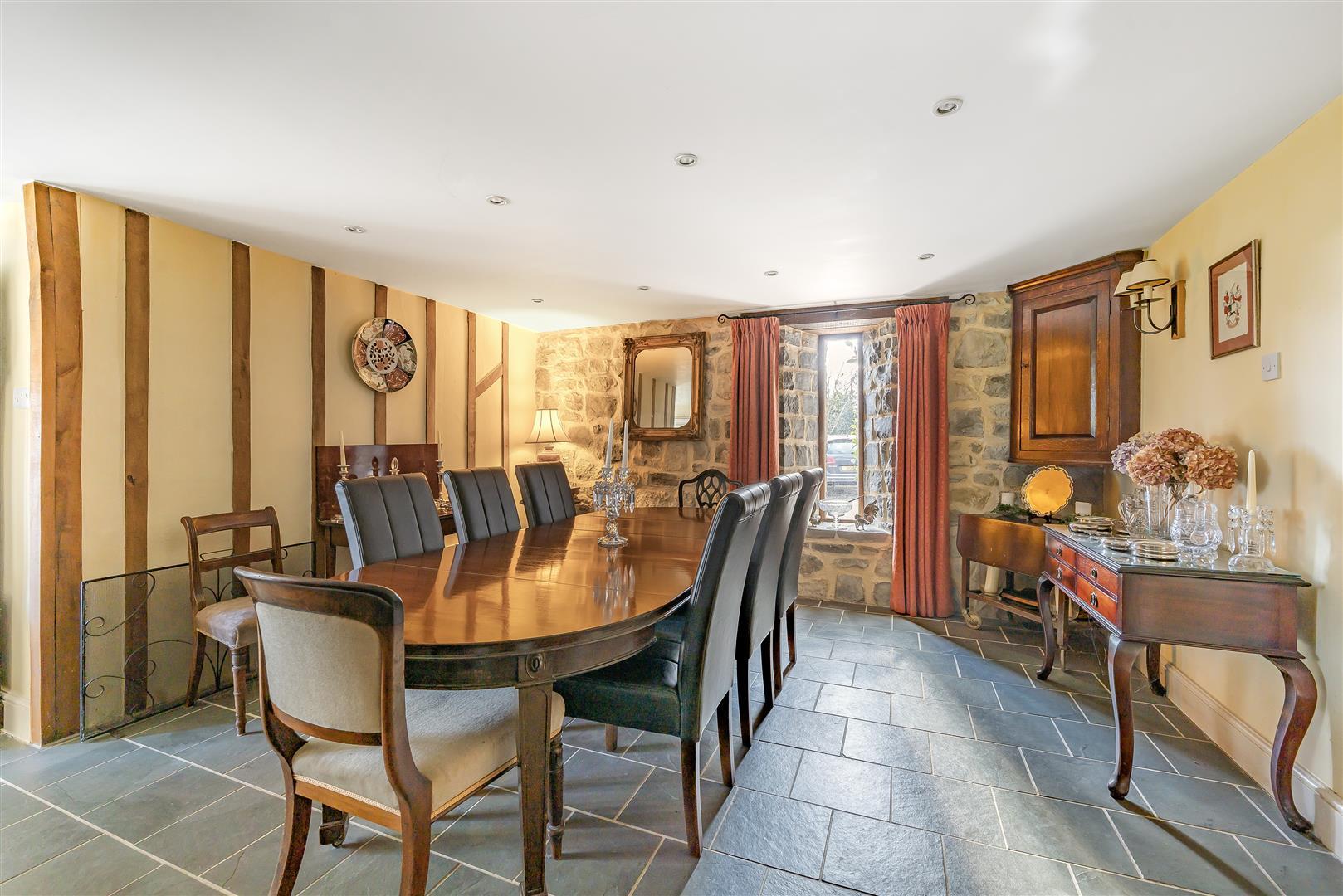 Property Image f4ce461d-f69c-4f69-963a-38c25682617a