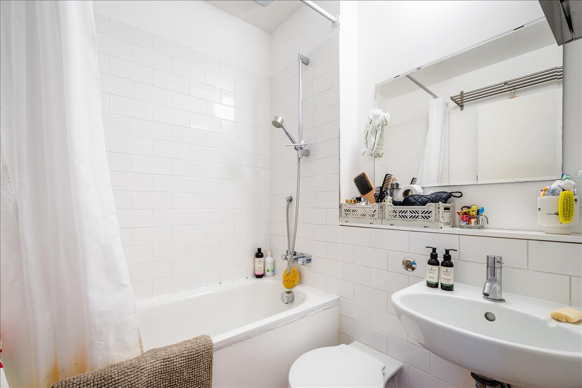 Three bedroom penthouse apartment for rent on Charlotte Road EC2A