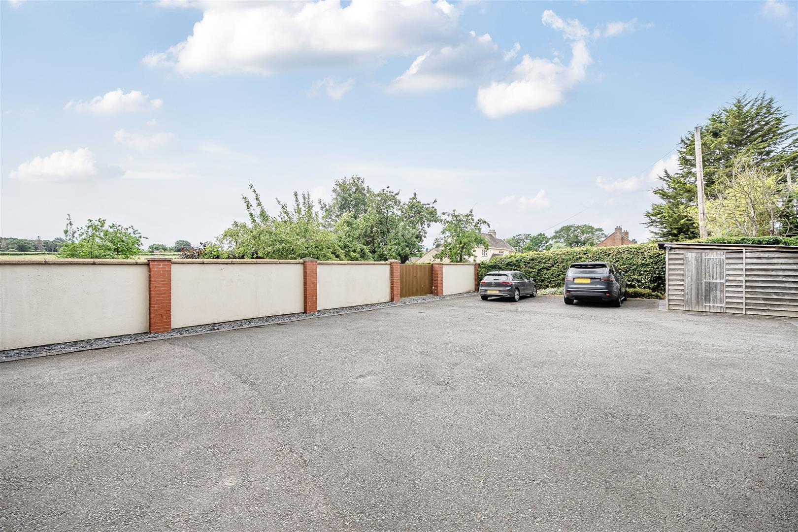 Property Image f5011c33-b19d-42a3-98fb-652e89f1620d