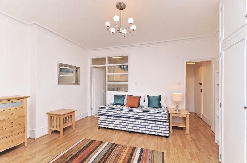 Property Image f51ff081-50b9-47dc-b7d8-65ae8aa3d44d