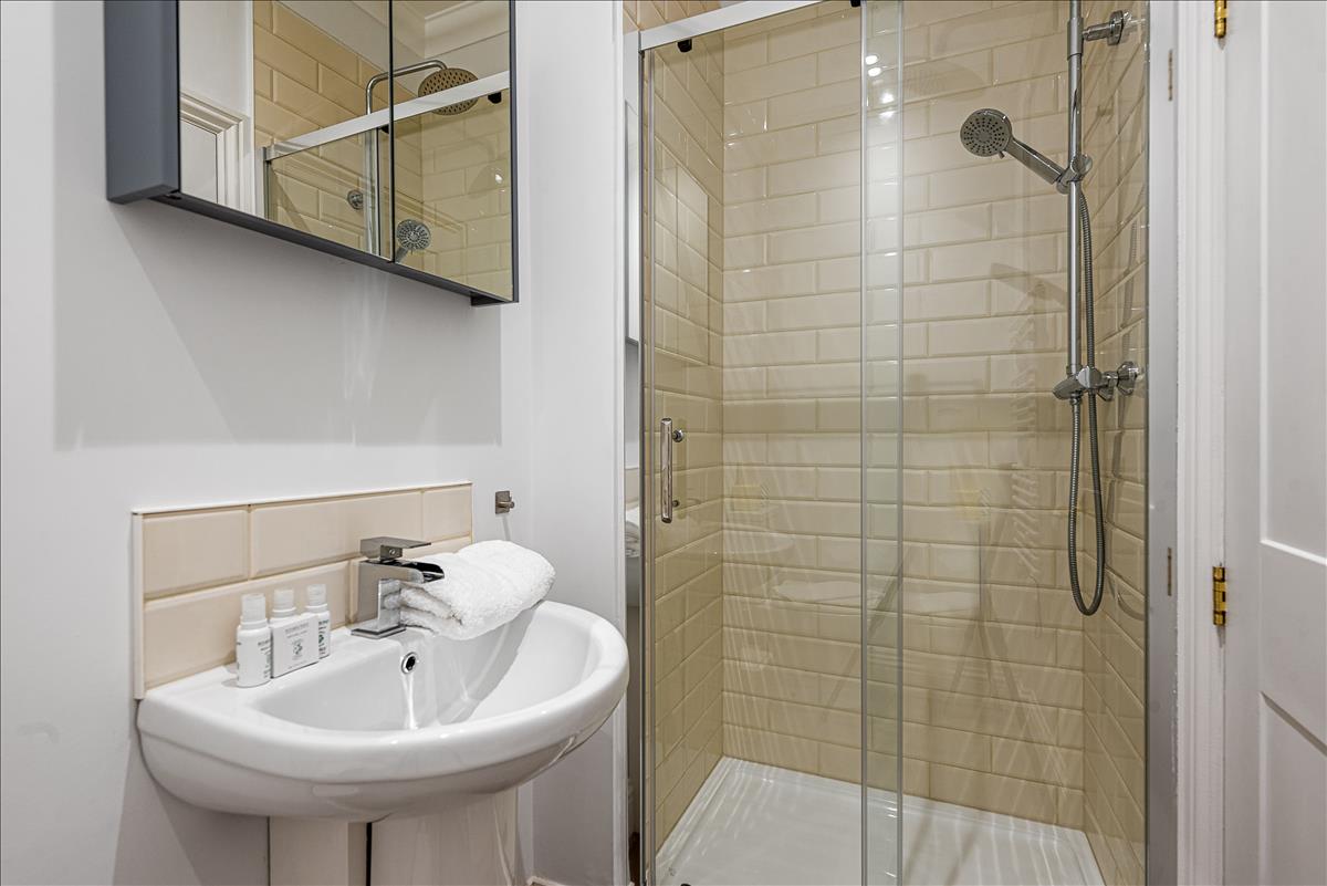 Property Image f52de385-92a3-4f38-9b78-8c22f454a432
