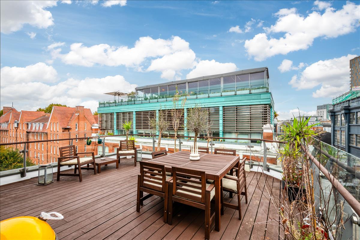 Split-level penthouse for sale, Boundary Street, Shoreditch, E2. Rooftop garden terrace