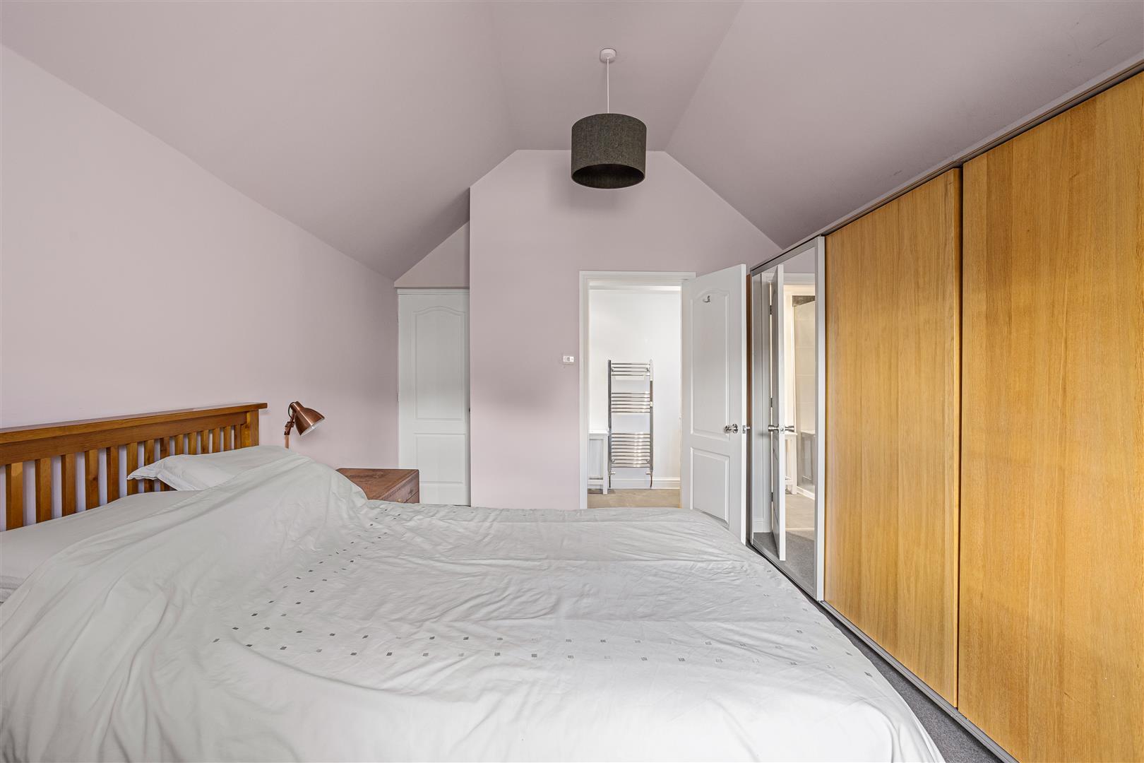 Property Image f536a2bf-929e-42f5-b02b-8a9ec542dff3
