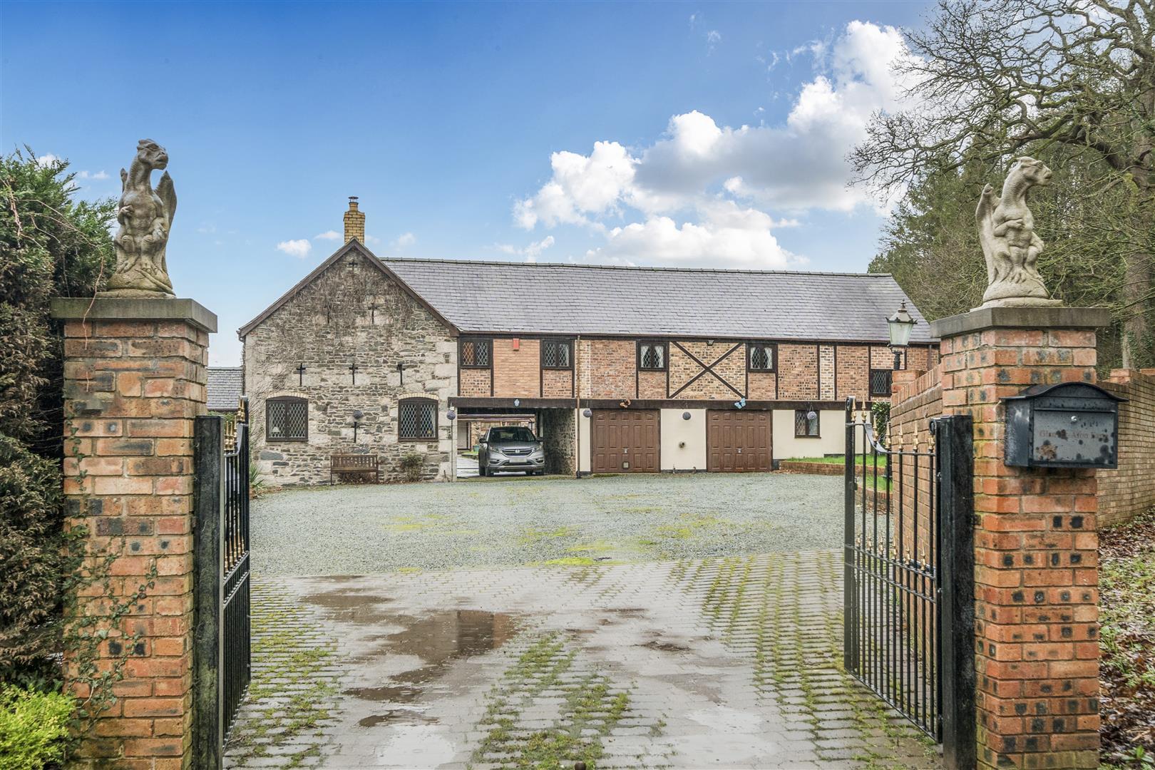 Property Image f54d9b01-f40c-4795-be38-dc9a7cdbe697