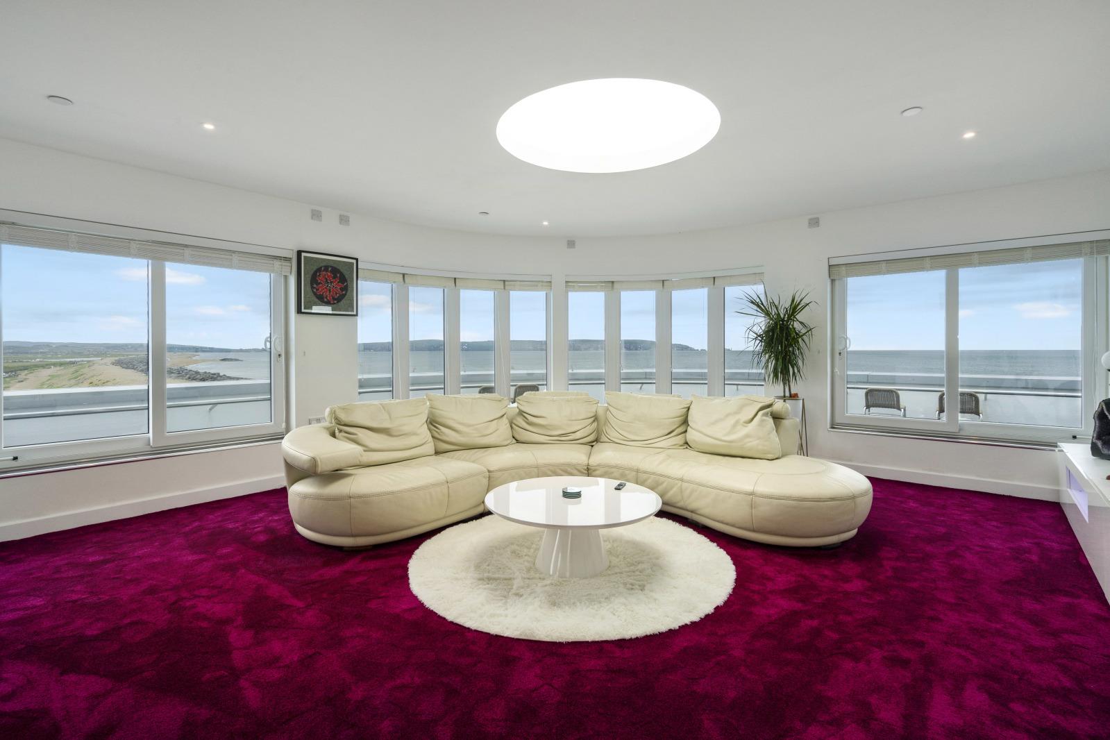 Property Image f560aa2b-17bc-40d9-aa6e-6a31aa822c07