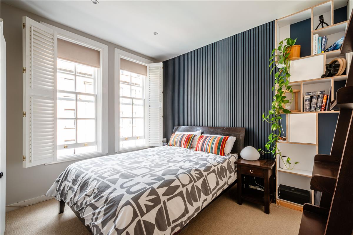 Two -bedroom, two-bathroom flat for sale, Marchmont Street, Bloomsbury, WC1N. Master Bedroom