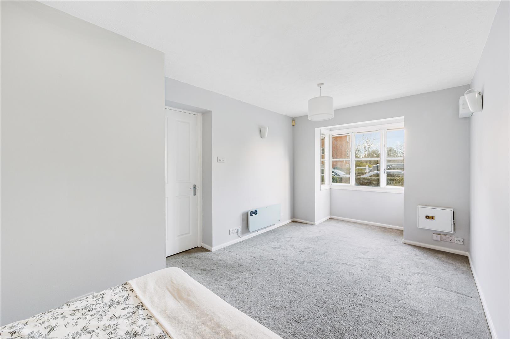 Property Image f6462572-2202-41f6-889f-813758a62cf5
