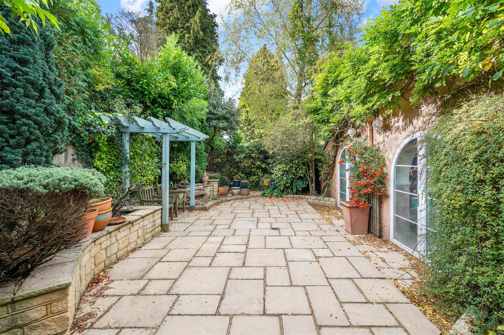 Property Image f651fc5c-e4e3-47e8-acc4-108b656eef13