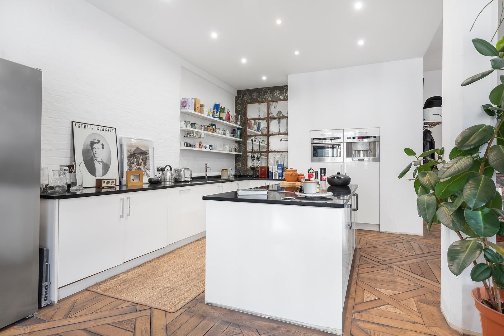 Two bedroom two bathroom 1600 square foot warehouse apartment for let in shoreditch ec2a