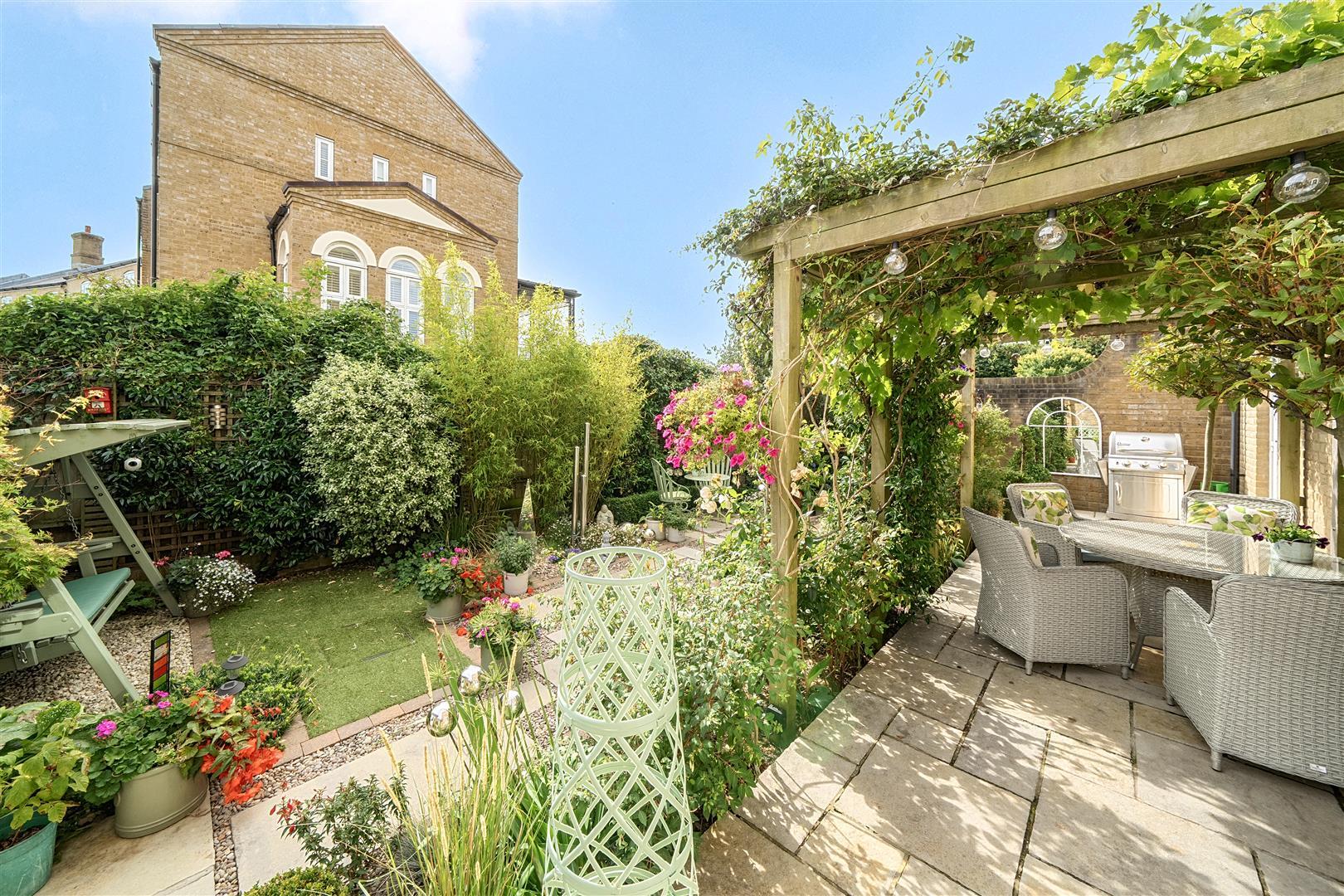 Property Image f6c40a8a-765c-458f-9d99-6dff233c5c0a
