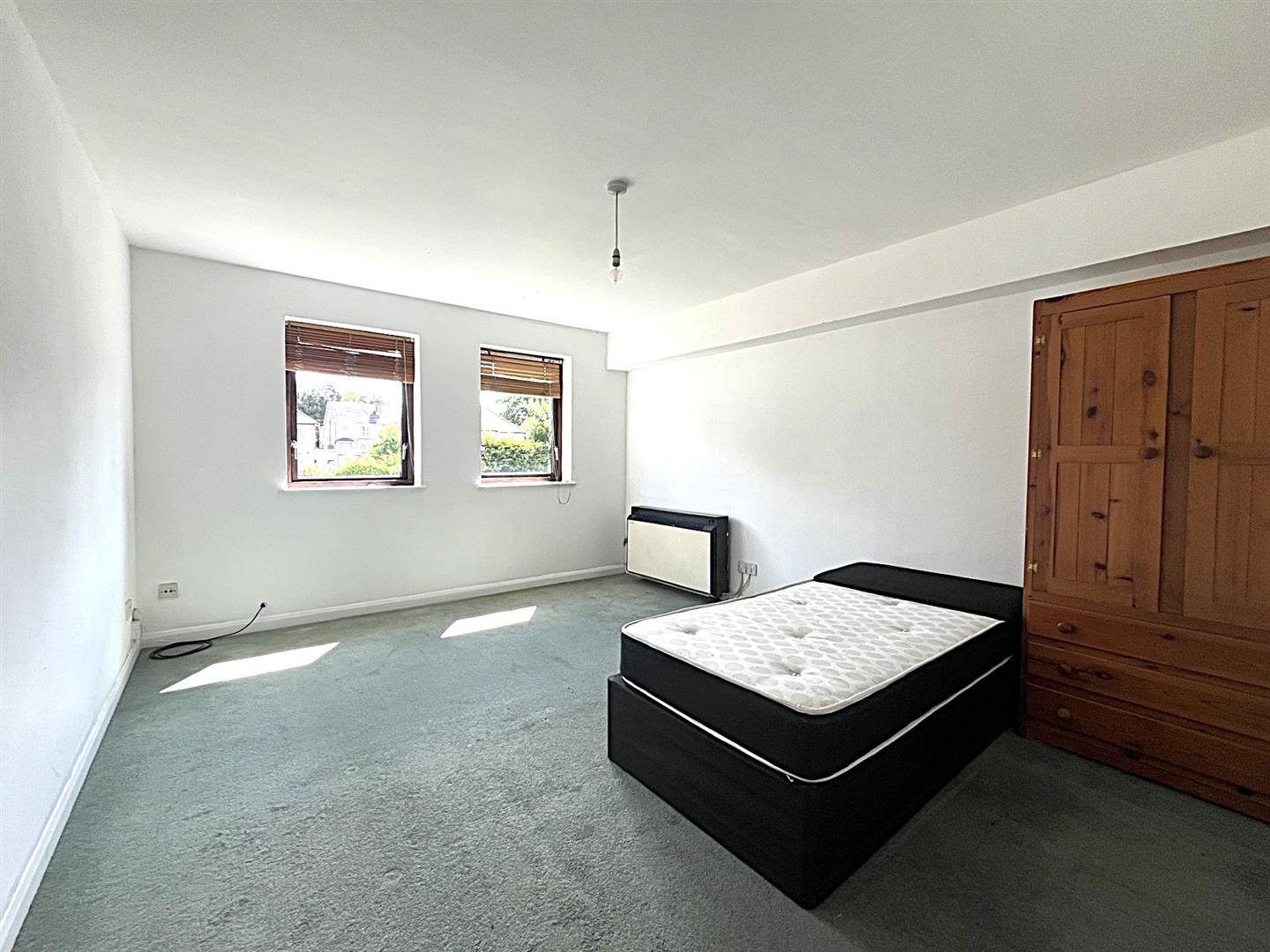 Property Image f6e3b868-9918-4db2-9f8e-fa0a2c2521fd