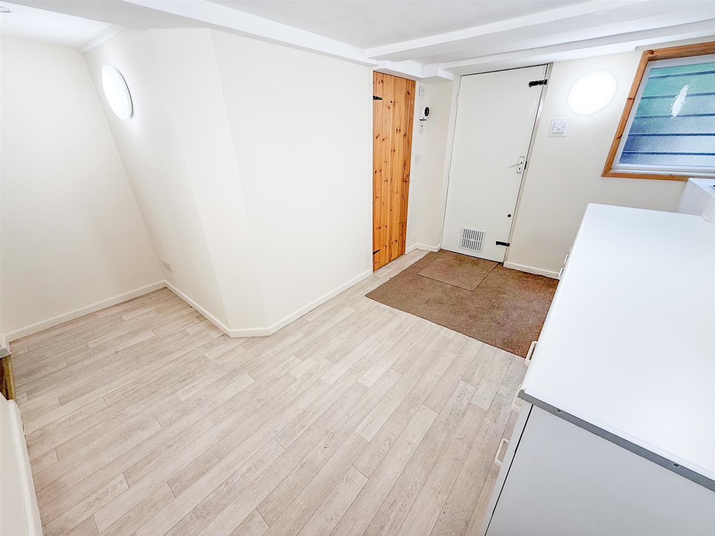 Property Image f7d0d2b7-32c4-46d0-82a3-f771a3e4e927