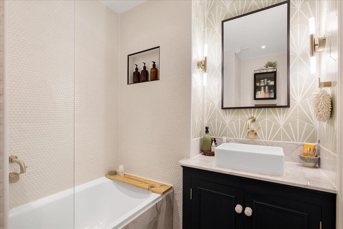 Property Image f82967a1-a753-417e-bba0-da0411212314