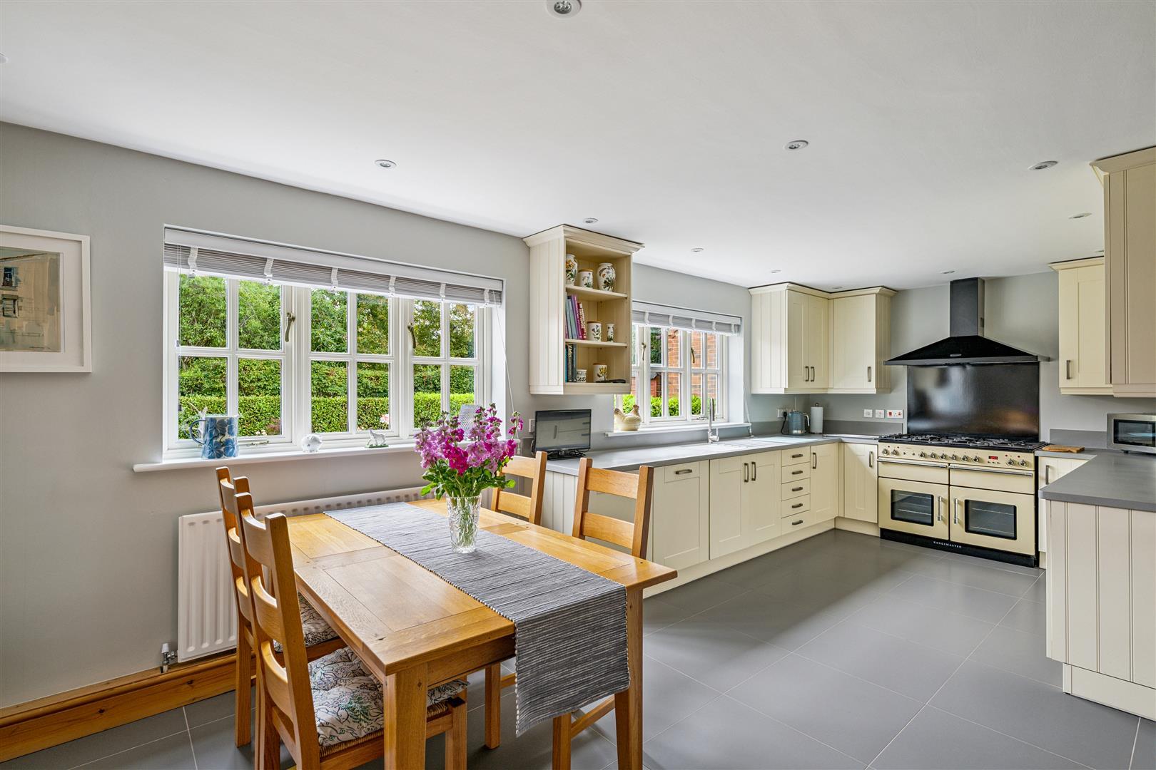 Property Image f85f6335-5027-410e-b166-dbad2d4854fb