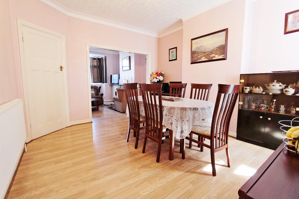 Property Image f872fe12-ba9f-46db-b8d9-3bc1d9a77d5f