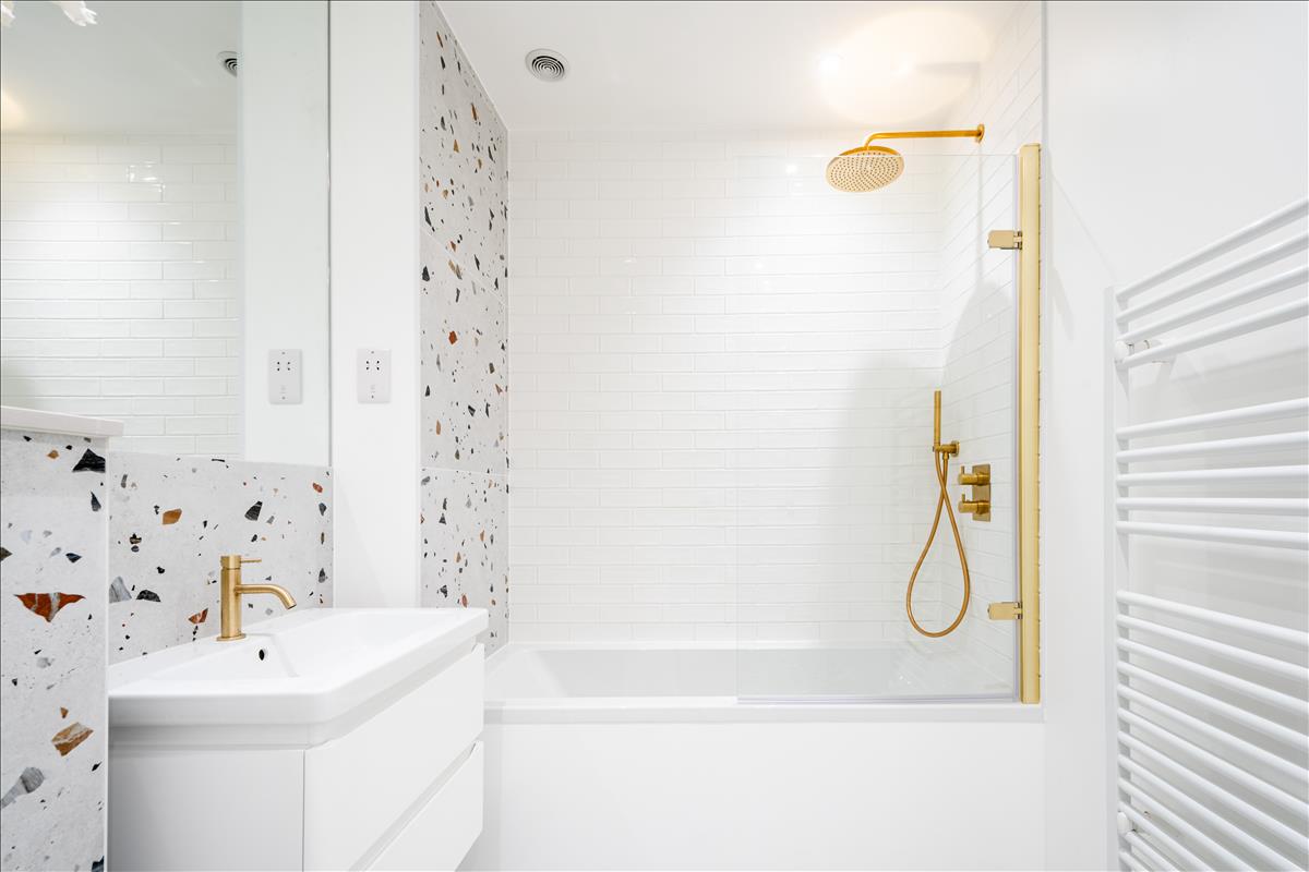 Studio with separate sleeping area, one bedroom, 1 bedroom, for sale in Hoxton, Angel, Hackney, N1