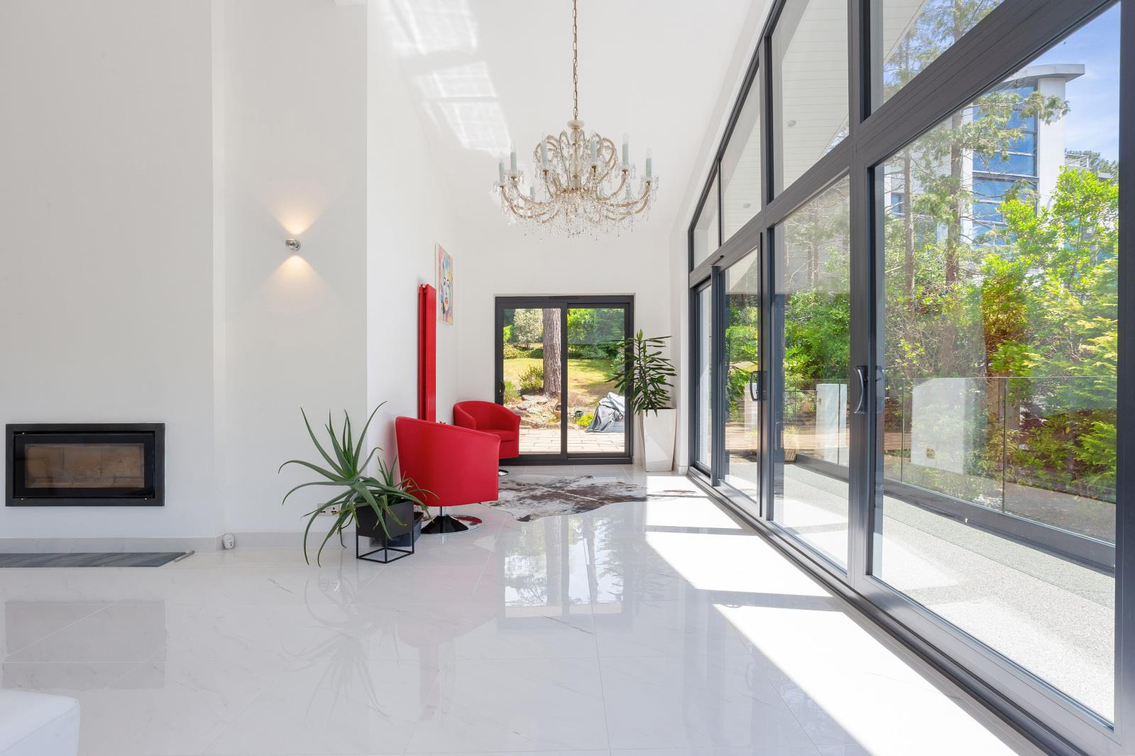 Property Image f8c8a753-31f8-46f3-a4ee-30391bd02ed4