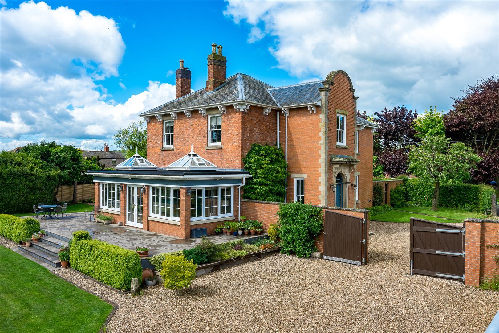 Property Image f8cfd01f-ca09-44ec-b33f-2d4afcce9884