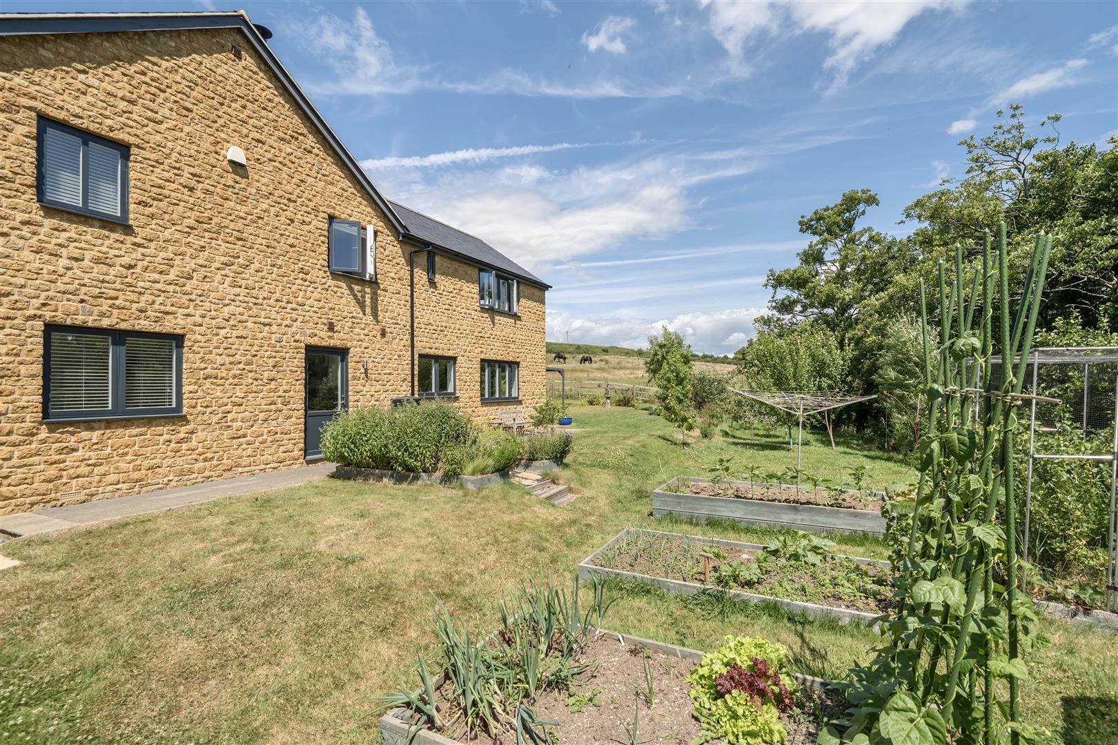 Property Image f8fa3e45-3161-4d05-b6cc-33938b512b56