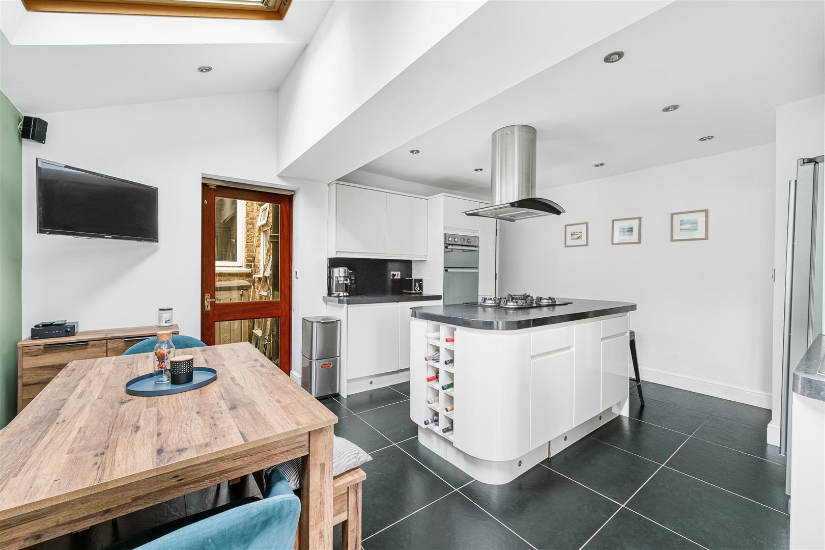 Property Image f930ccfb-cd4a-43ce-9a7f-c3443d4a3103
