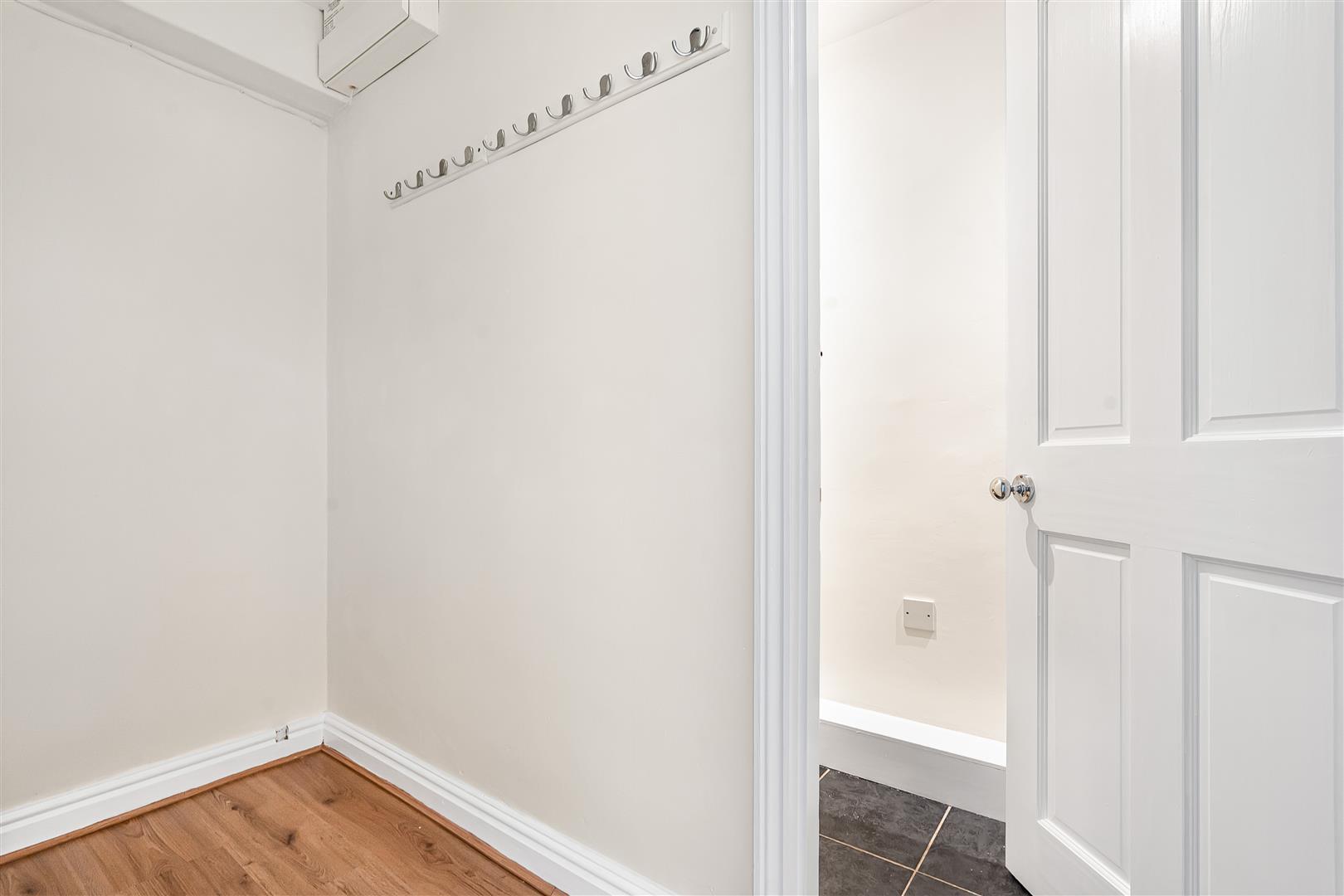 Property Image f942e6f4-a32b-442a-ae25-cd62d0e5ade4