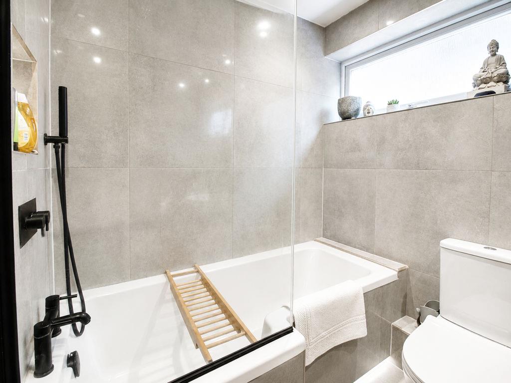 Property Image f96efadf-baa4-45df-adc1-5f5aab93a2f4