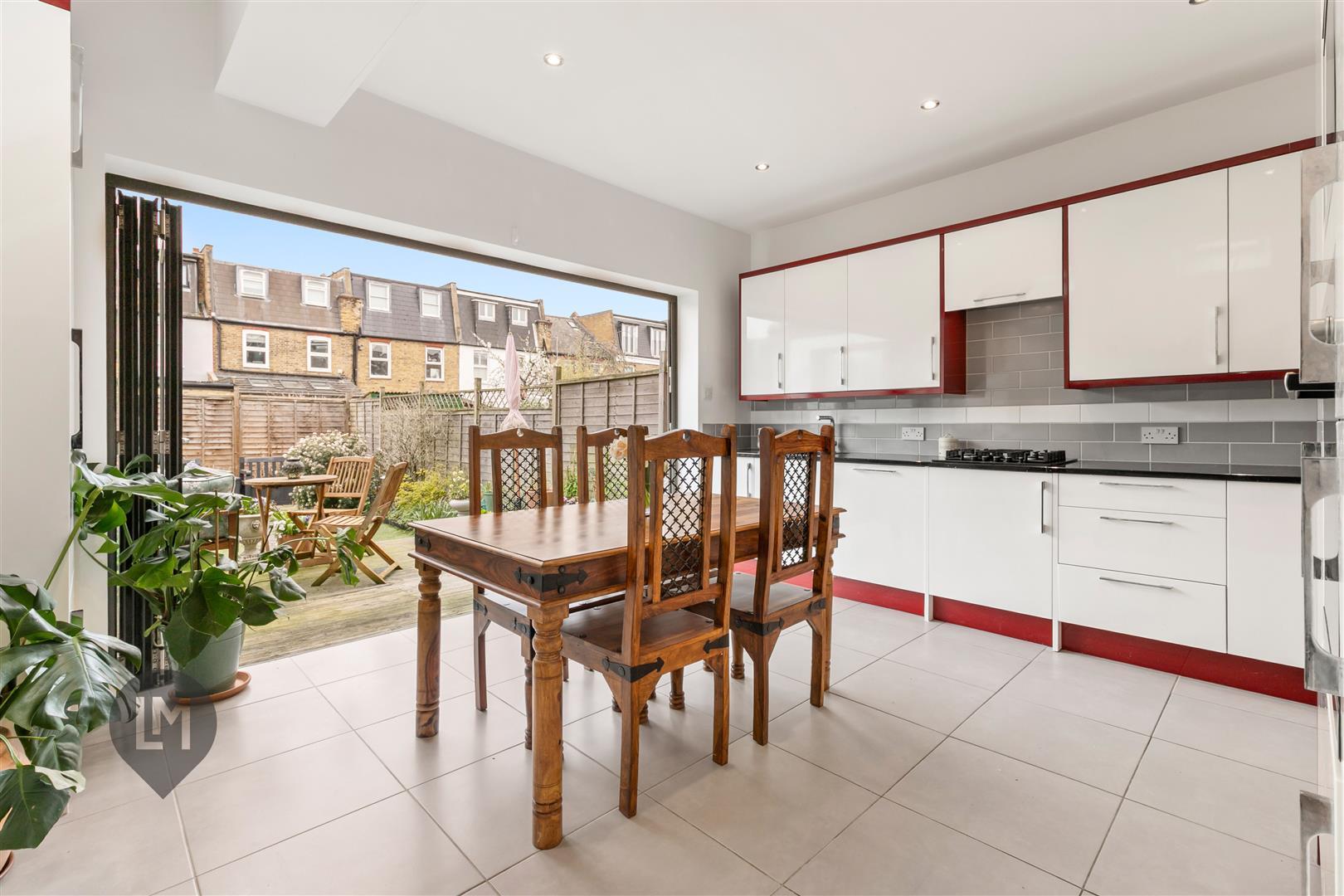 Property Image f97df917-e98c-4949-ba35-ff595d269895