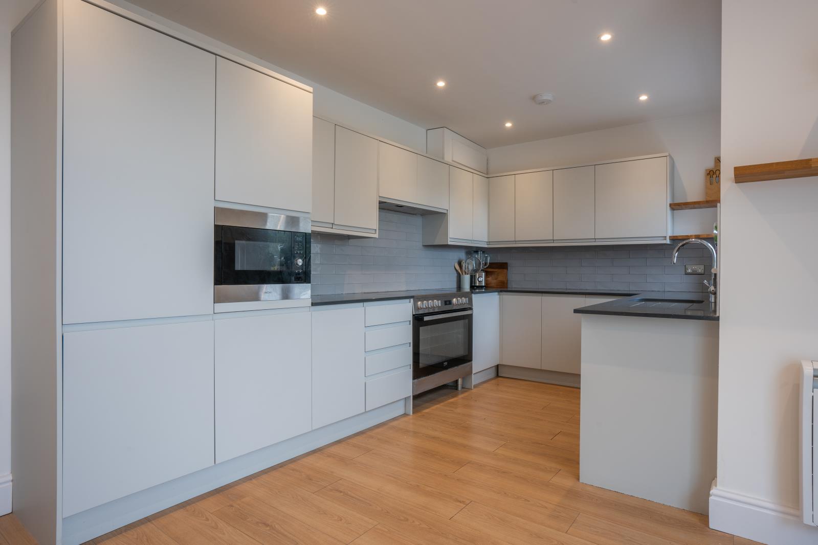 Property Image f9bbe624-fec3-4b80-8345-8b22e2a0b8ff