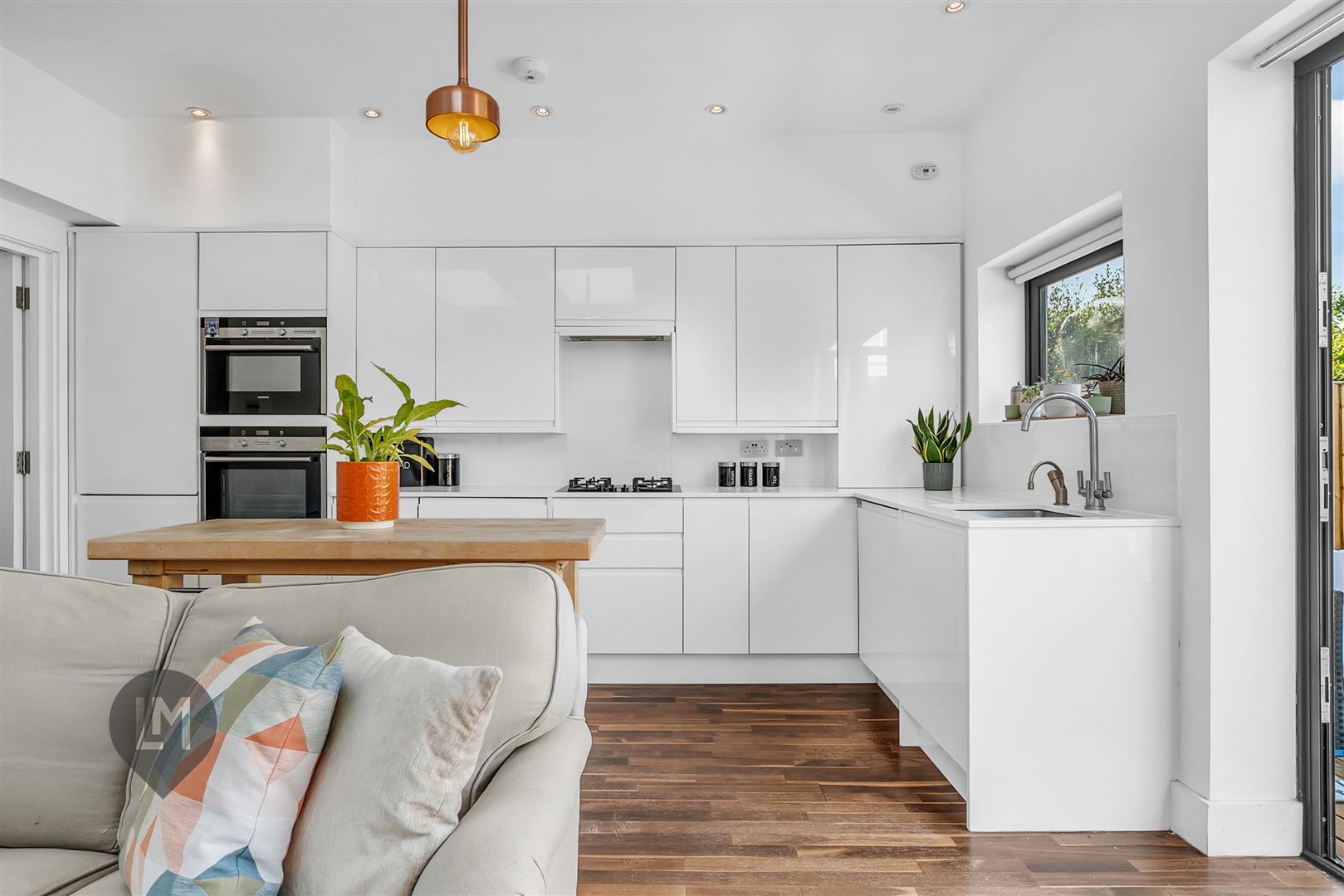 Property Image f9e28835-3fe2-44cb-8f7d-3425c34b1dd9