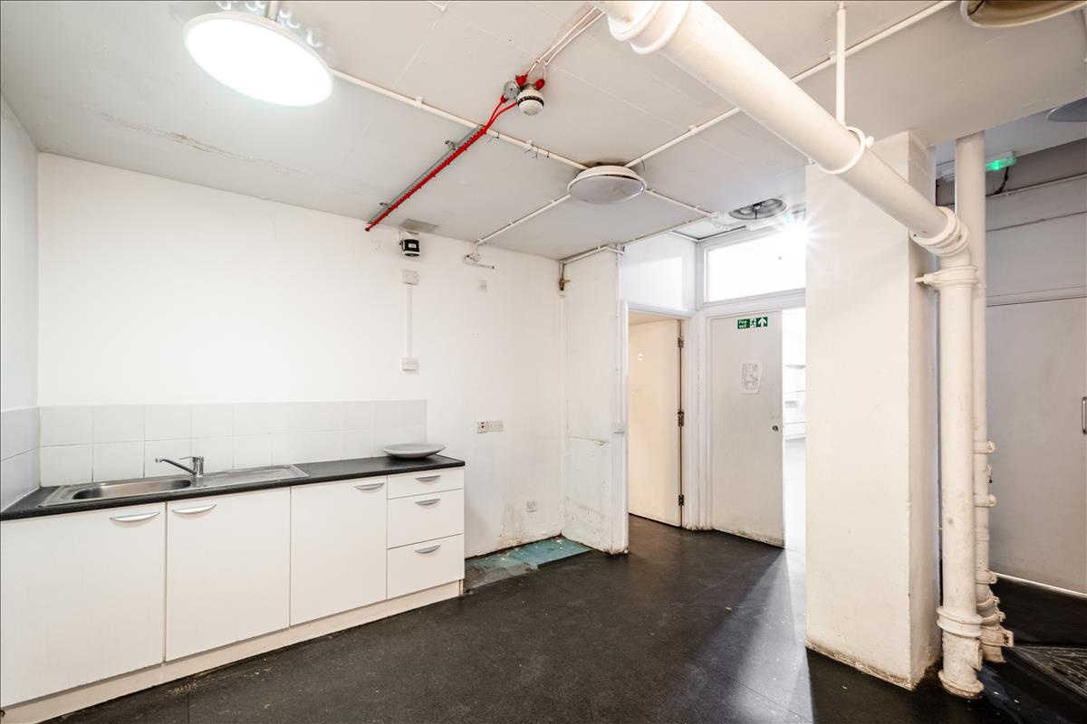 retail unit to let in Clerkenwell