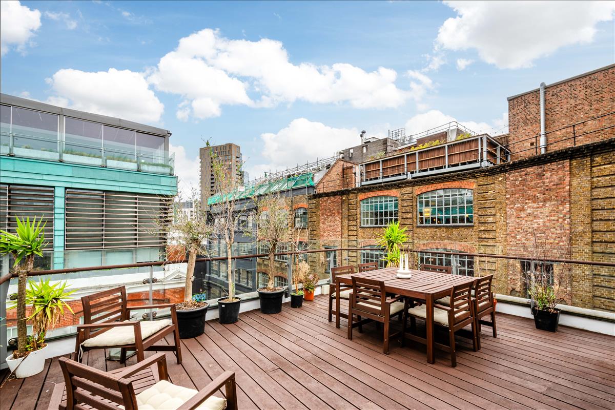 Split-level penthouse for sale, Boundary Street, Shoreditch, E2. Roof terrace