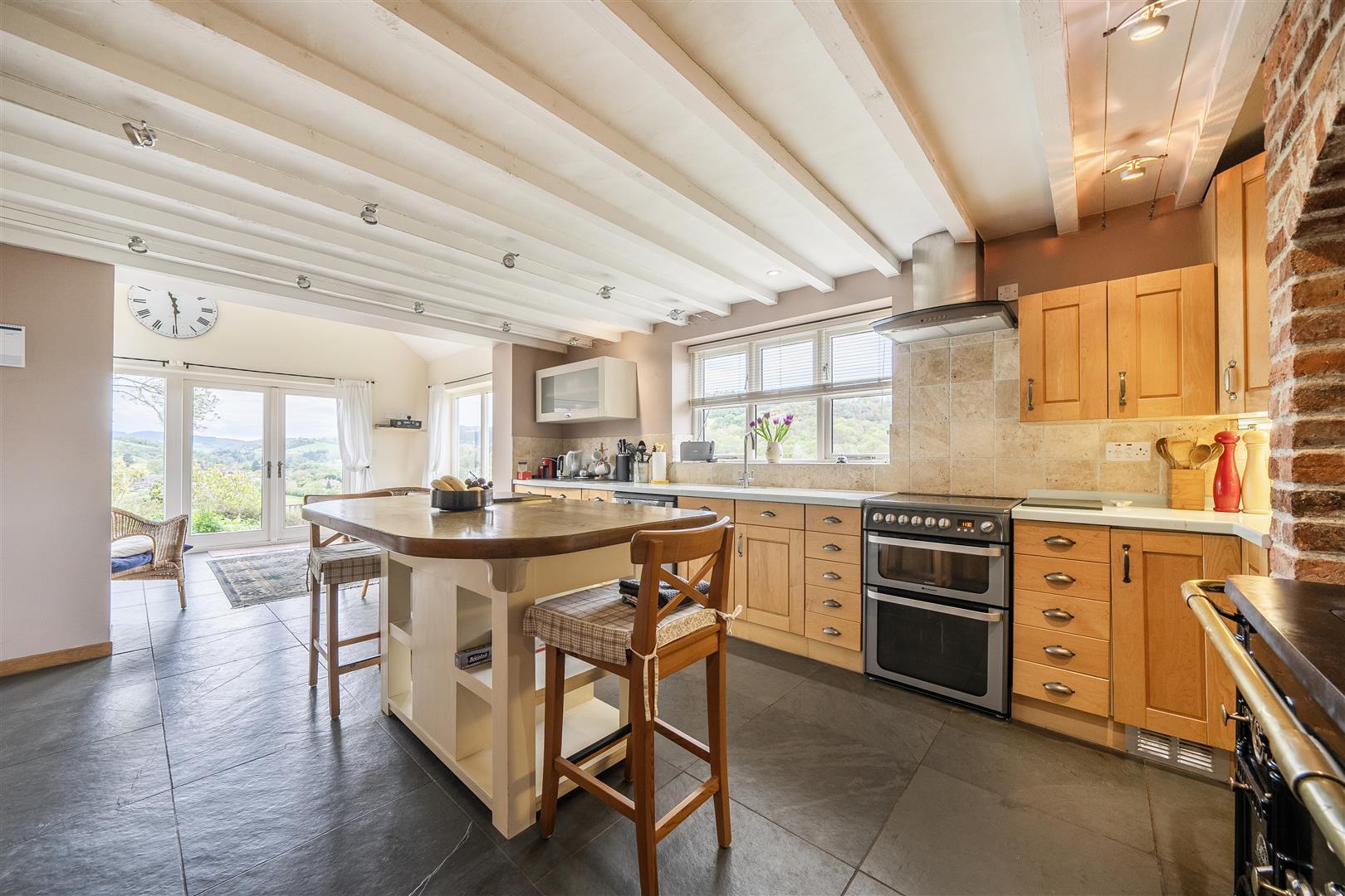 Property Image fd8e3bf6-ad5d-4213-9248-eea45b867cbf