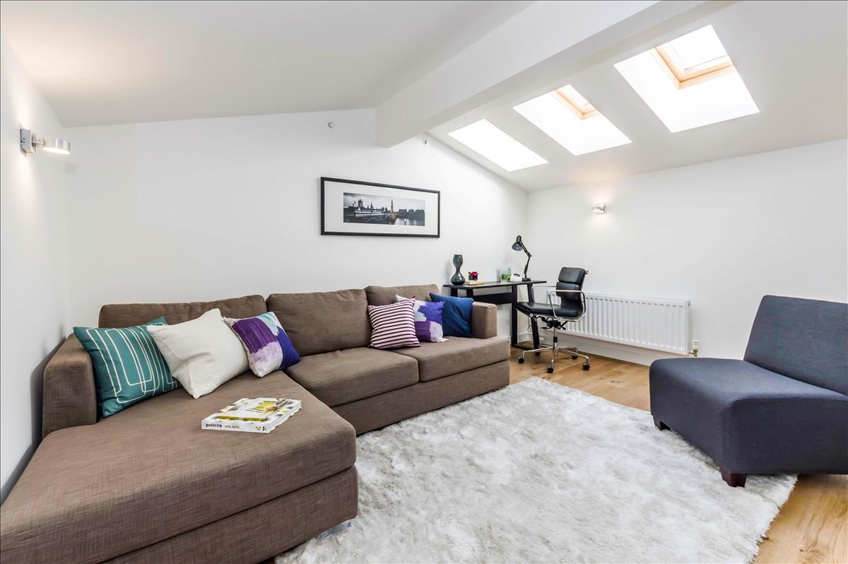 deluxe four bed gated mews house for rent in the heart of de beauvoir