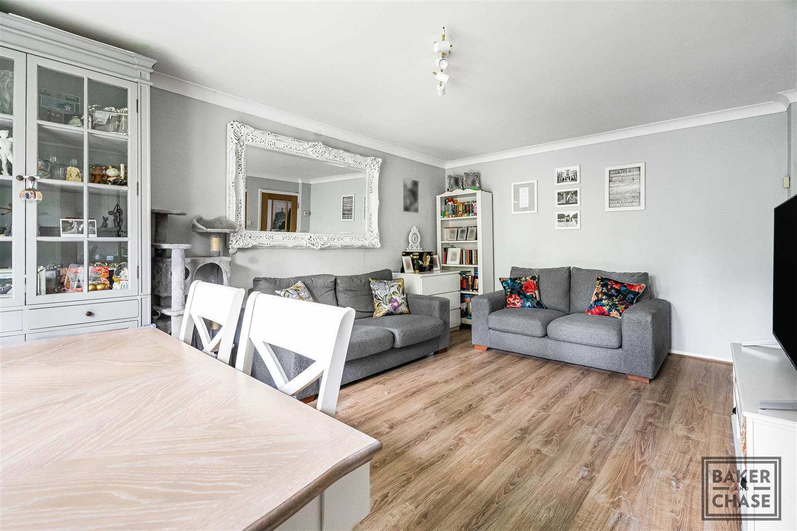 Property Image fea28981-232d-43a1-aa93-b6c3f44249a9