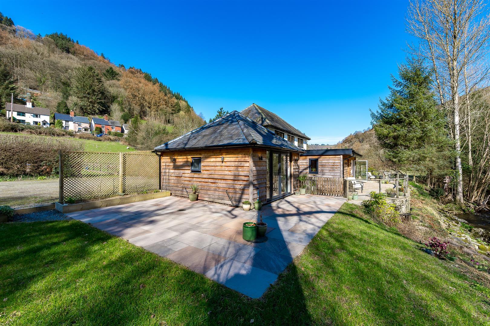 Property Image ff940e2a-c851-46fc-bdeb-cba20cf5e9f5