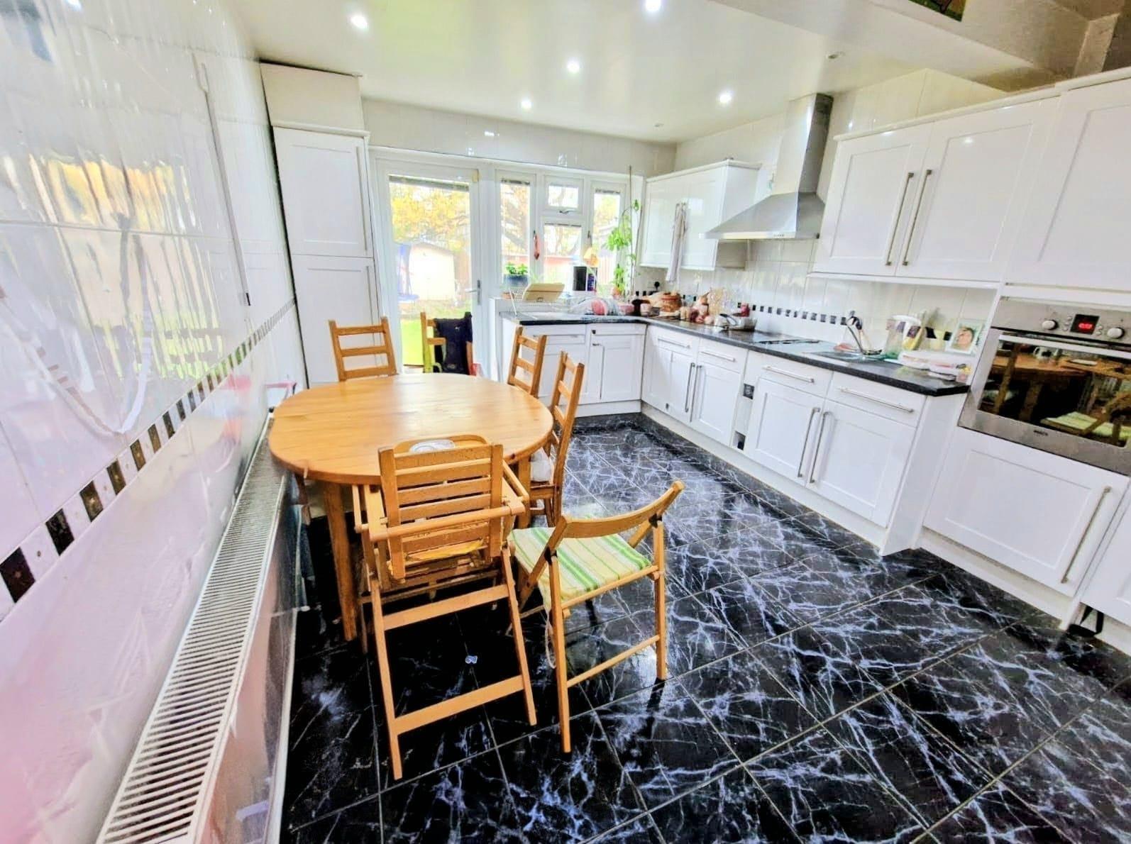 Property Image fffc7066-4009-44f4-81d7-97b2d4505c92