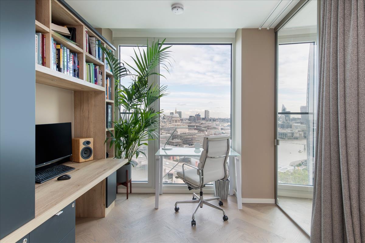 Southbank Tower - Apartment workstation
