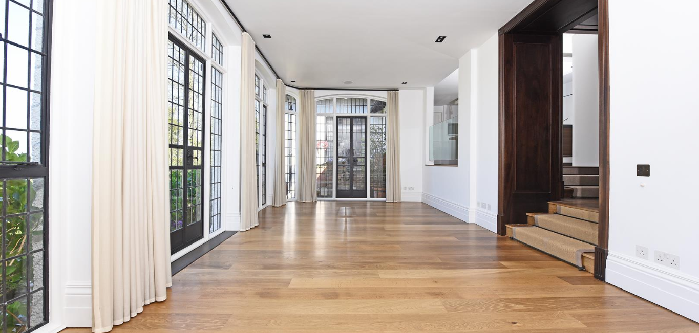 6 Bedroom Detached house For Sale in Weybridge Yooodle