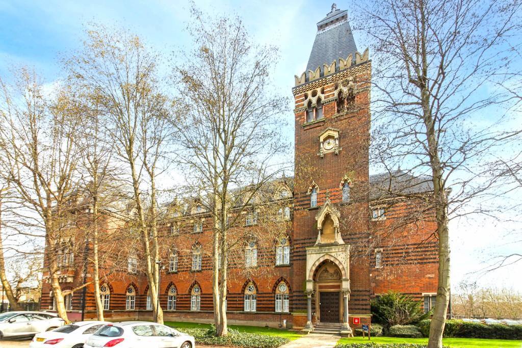 1 bedroom apartment for sale in Clock Court, Wanstead , E11